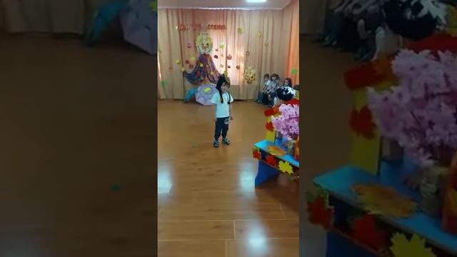 ОСЕНЬ ЗОЛОТАЯ ПРИШЛА К НАМ В ДЕТСКИЙ САД! 1 смотреть онлайн