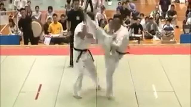 "Kyokushin Karate" Ko (back spin & double kick) смотреть онлайн