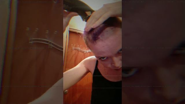 наивно попалась на мошенничество в сети! побрила голову за деньги? побрила налысо. смотреть онлайн