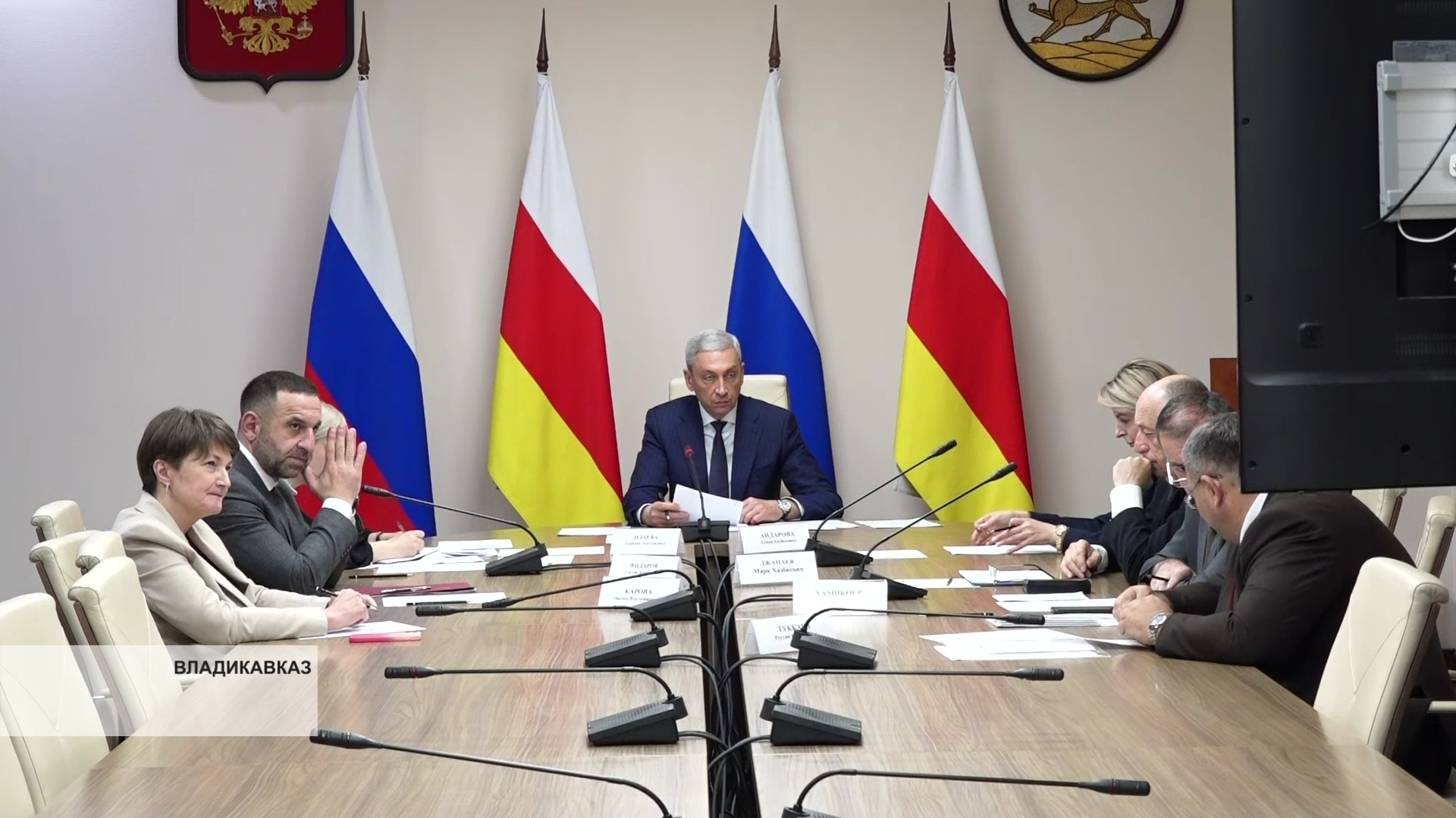 Борис Джанаев провел совещание по оснащению социально значимых объектов