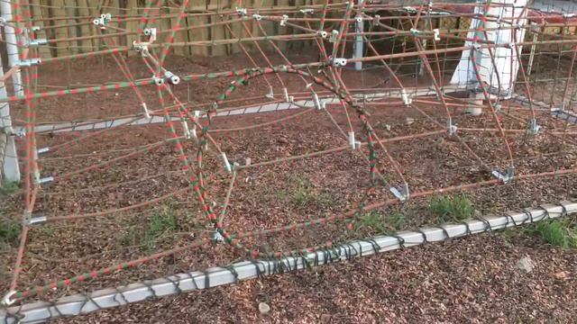 Аттракционы Детская ПЛОЩАДКА Детский БАТУТ Играем в Детском Лабиринте Kids Playground For Kids Vide смотреть онлайн
