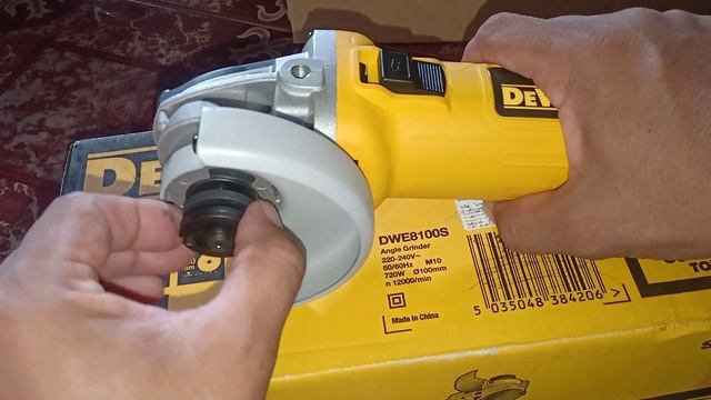 เครื่องเจียร4นิ้ว DeWalt รุ่น DWE 8100S ironman смотреть онлайн