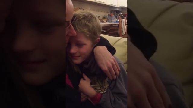 За секунду от счастья! Мечта сбылась у ребёнка! Подарили котёнка! смотреть онлайн