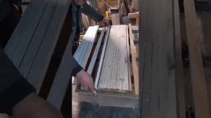 Склейка щита из сосновых реек. Gluing a shield made of pine slats