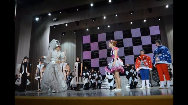 Новогодние Елки в самом разгаре! смотреть онлайн