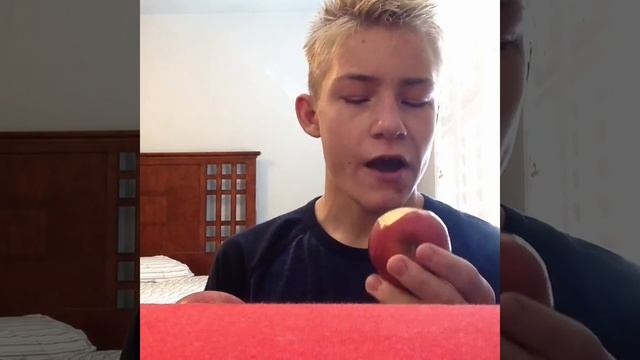 Eating A Grapple!!! | Apple and Grape Combination! смотреть онлайн