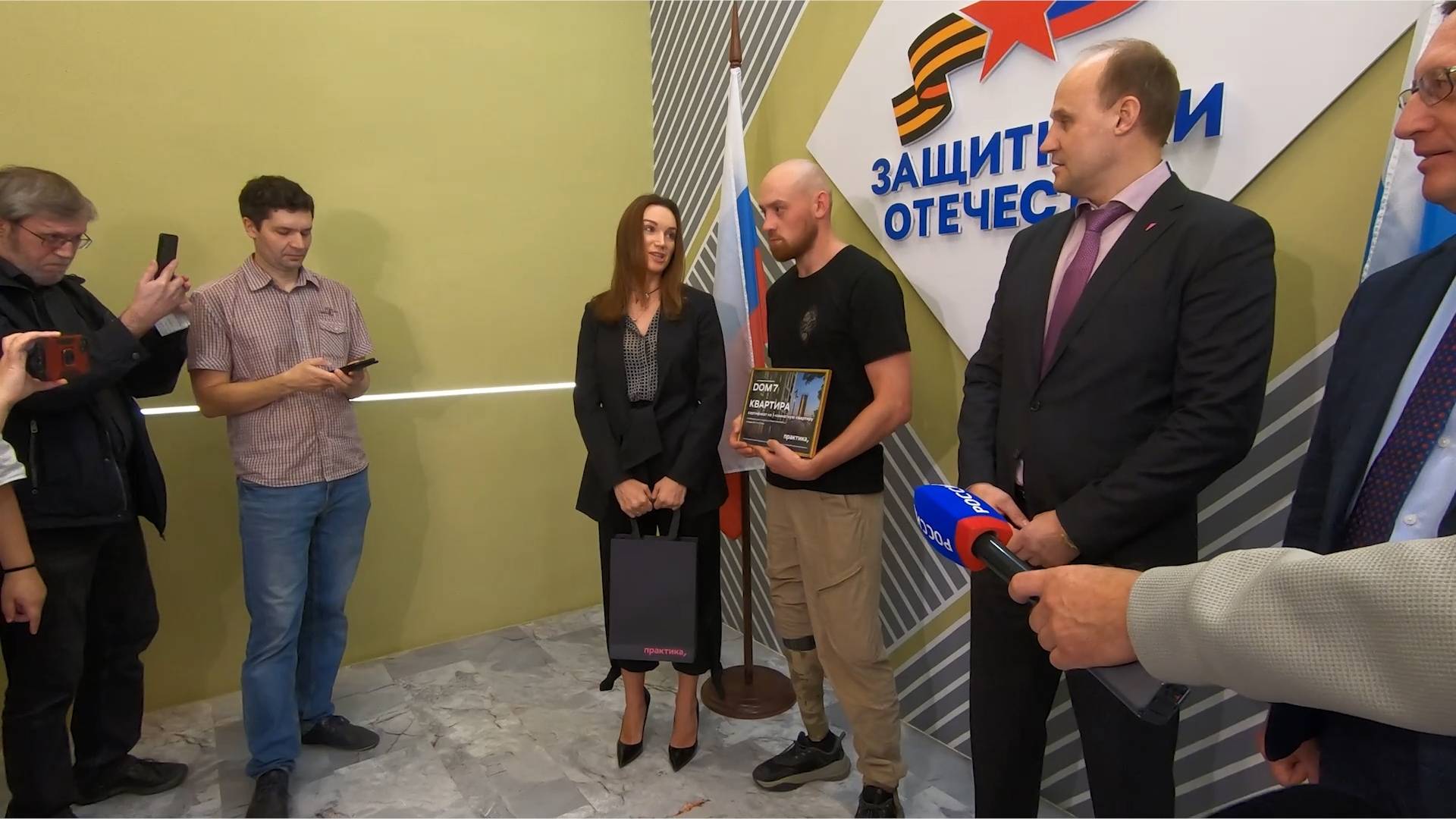 Земляки подарили Герою России квартиру