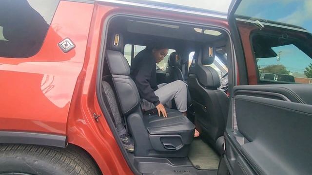 2023 Rivian R1S interior space review by a tall family смотреть онлайн