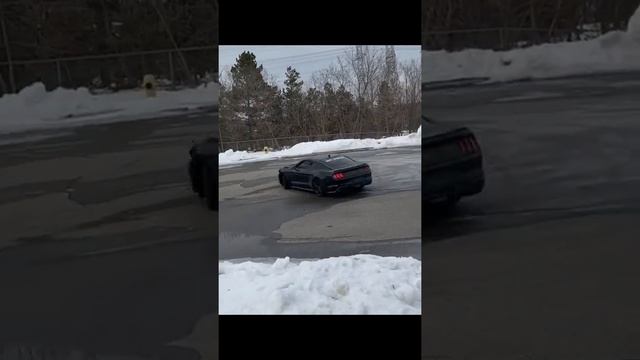 Learning to DRIFT Manual 2021 Mustang GT (455HP!) смотреть онлайн