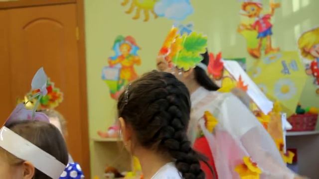 праздник осени в саду у Доминики. осень пришла в гости смотреть онлайн