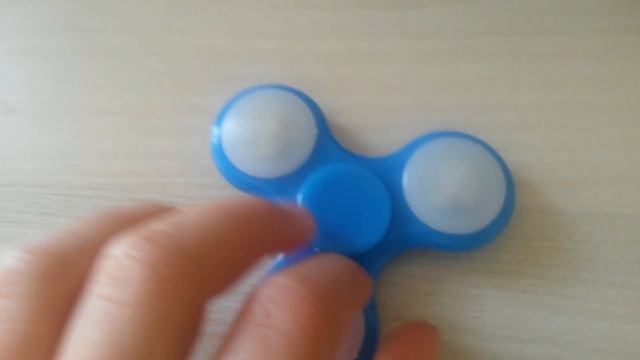 Hand spinner la NUIT !!! смотреть онлайн