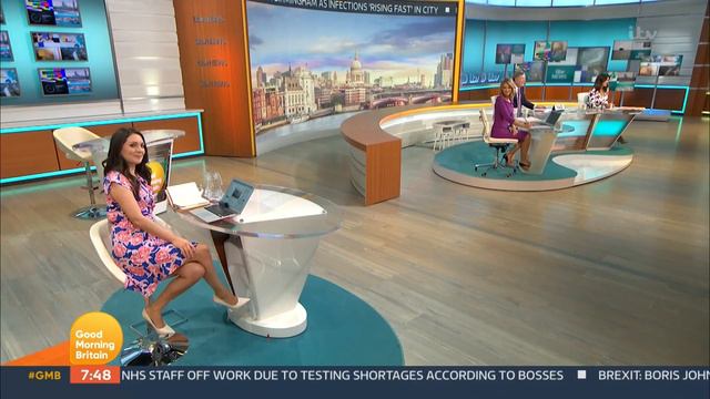 Laura Tobin Taking Shoes Off #shoesoff #goodmorningbritain #barefoot смотреть онлайн