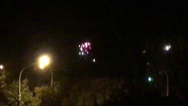 В Мариуполе несмотря на запрет пускают салюты смотреть онлайн
