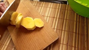 Свиная корейка на косточке с картофелем в духовке.