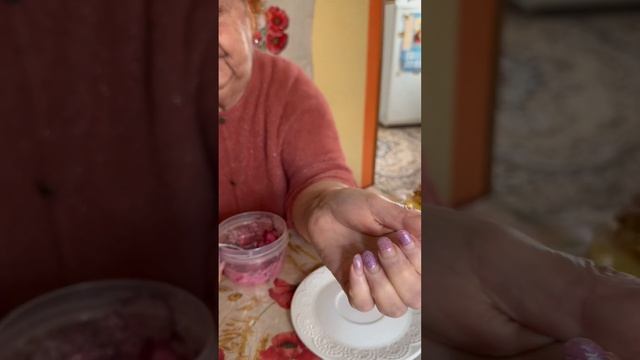 Девчонки, помогите выбрать цвет лака!! смотреть онлайн