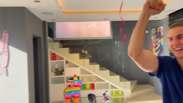 HAGO UNA FIESTA SORPRESA DE TIKTOK PARA MIS AMIGOS !!! смотреть онлайн