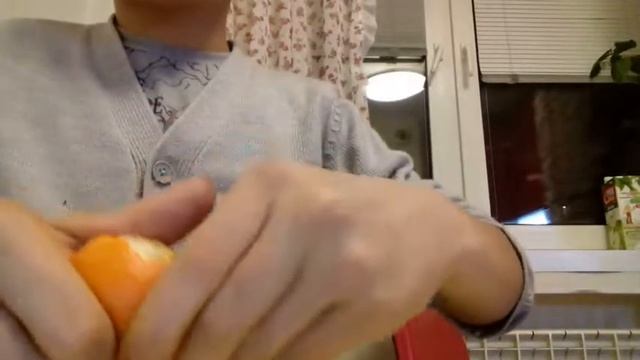 Прикол с мандарином смотреть онлайн