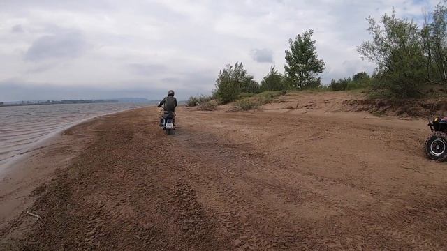 Квадроциклы на левом берегу Камы