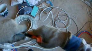 Монтаж кабеля в гофре.  Сколько можно учить!