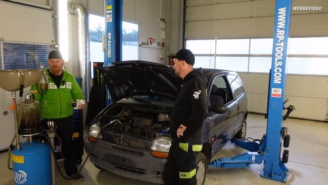 Flying Twingo vs. Ölteufel | Vlog | Folge 11 | RP-TOOLS смотреть онлайн