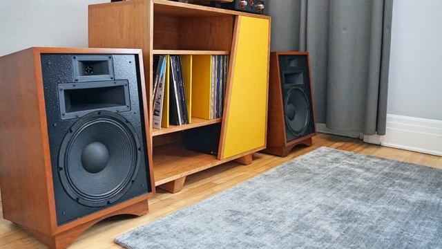 Klispch Heresy III and Zu speaker. Russ Hi-Fi room tour. смотреть онлайн