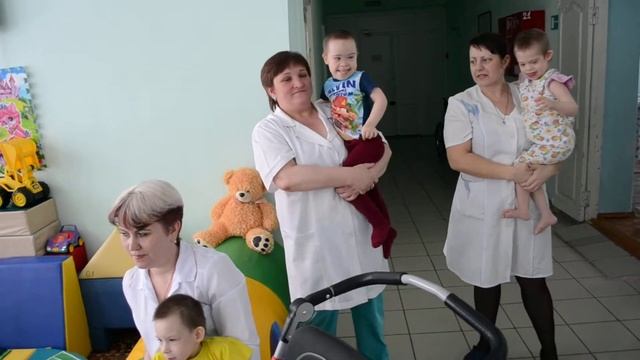 Юлия Славянская в Гайском детском доме.. смотреть онлайн