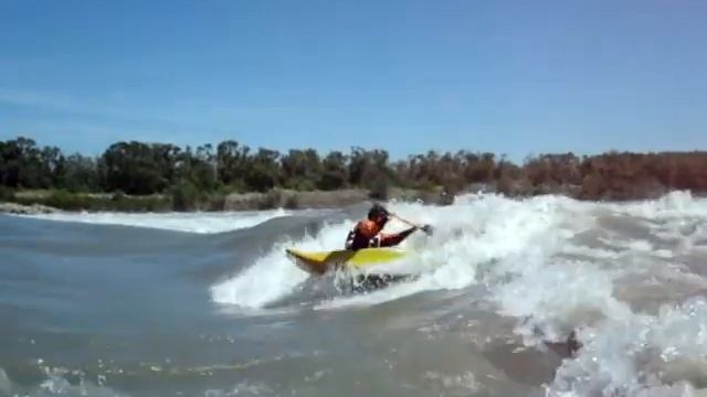 kayak freestyle à beaucaire vague de roger смотреть онлайн