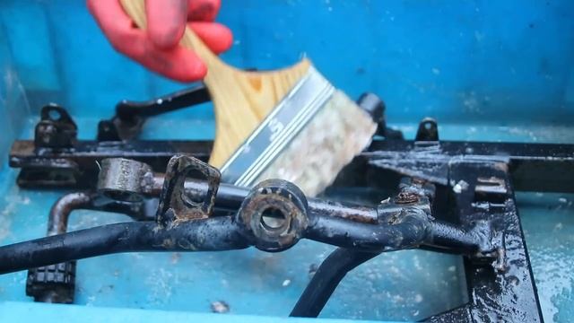 ?Genius Girl Spent 10 Days Successfully Repairing A Scrapped Motorcycle Covered In Moss! | Linguoer