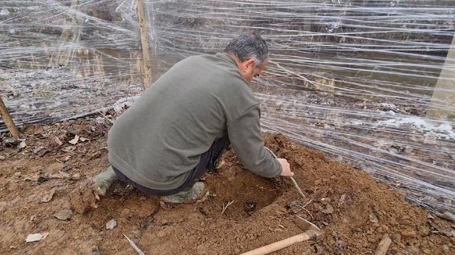 Fast and Cheap Plastic Shelter Construction, 2 Days Camping by the Creek, Survival, Outdoor смотреть онлайн