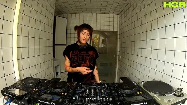 Indira Paganotto / July 29 / 4pm-5pm смотреть онлайн