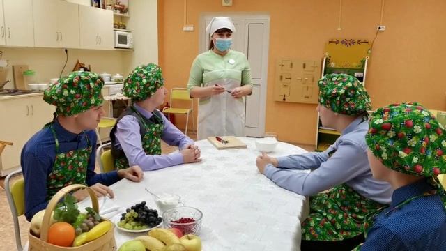 Приготовление фруктового салата.mp4 смотреть онлайн