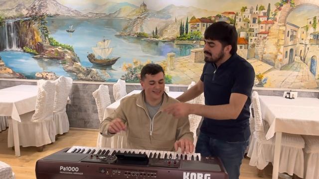 Сакит Самедов & Pünhan Piriyev O qara gözlerimin qem sesi yandirdi meni смотреть онлайн