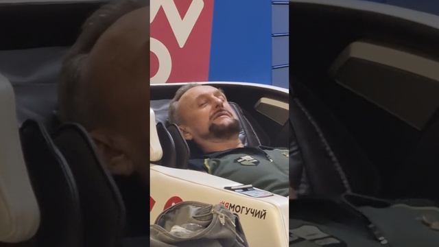 Комиссар Олег в т.ц." ДалВРотСити". м.Приморская.спб. Одоевского 33. смотреть онлайн