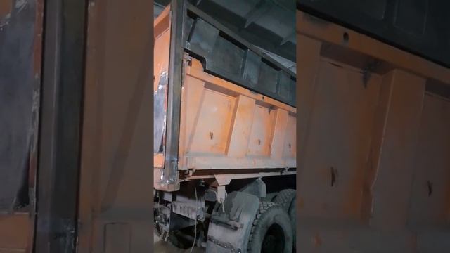 Сварочные работы почти закончили по КУЗОВУ МАЗая 5516.. смотреть онлайн