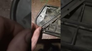 Запах выхлопа в салоне авто