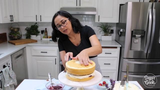 Berry Chantilly Cake With Mascarpone Cream Cheese Frosting! смотреть онлайн