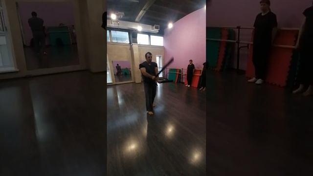 Спочан, японское фехтование, кихон с НИТО два меча, показывает Михаил Хабиров, чемпион мира смотреть онлайн