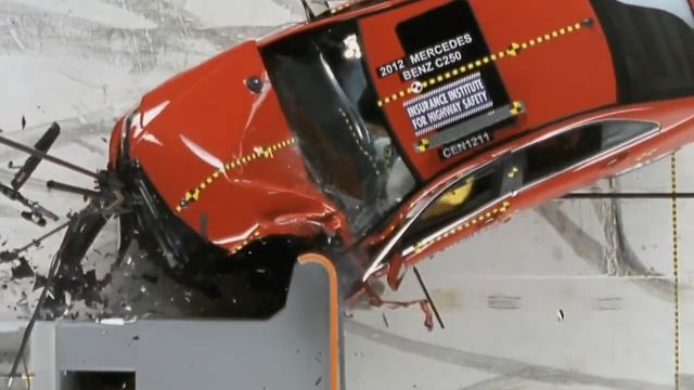 CRASH TEST IIHS: 2012 Mercedes C Class Small Overlap Test (Overall evaluation: Poor) смотреть онлайн