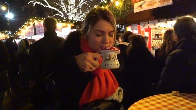 ПРЕДНОВОГОДНЯЯ ВЕНА / С НАСТУПАЮЩИМИ ПРАЗДНИКАМИ, ДРУЗЬЯ! смотреть онлайн