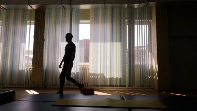 Учимся делать арабское сальто по урокам на ютубе. Получилось? смотреть онлайн