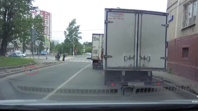 На ходу отвалился глушитель. смотреть онлайн