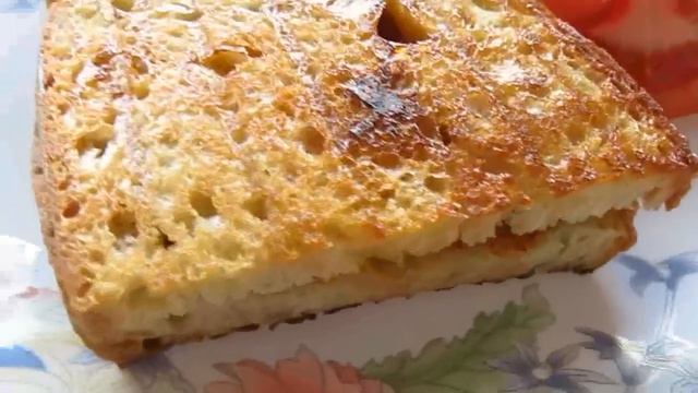 Идея к завтраку! Супер вкусный тост. Хрустящий хлеб с сочной начинкой. Готовит муж смотреть онлайн