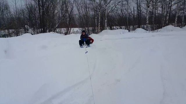 Пацаны катаются на снегокате и ватрушке смотреть онлайн