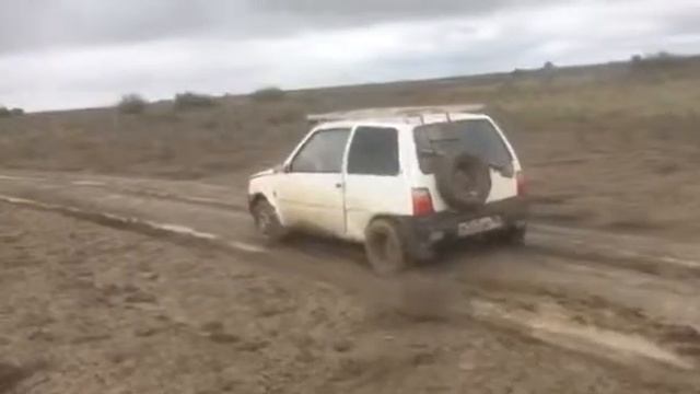 Ока на цепных браслетах и вывернутых задних колёсах, смотреть онлайн
