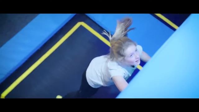 High 9 Awesome Interactive Trampoline Game смотреть онлайн