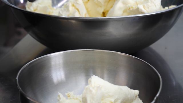 매일품절 대란! 엄청난 정성의 10가지맛 수제 베이글, 크림치즈 making various types of bagel, cream cheese - korean street foo смотреть онлайн