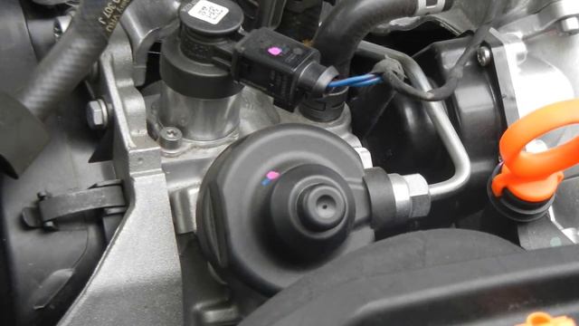 Стрекочущий звук от ТНВД, двигатель 2.0 TDI common rail смотреть онлайн