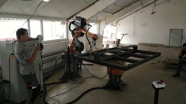 Запуск промышленного сварочного робота GSK RH06 на производстве мягкой мебели. смотреть онлайн