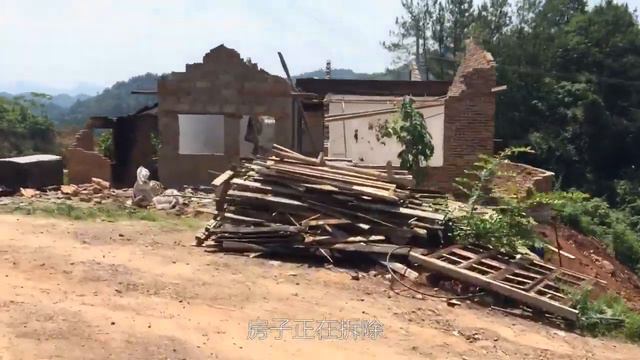 The small mountain village of Hunan is in vain. The 9-meter-wide road has been completed and th смотреть онлайн