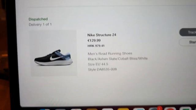 Распаковка и осмотр беговых кроссовок Nike Structure 24. смотреть онлайн